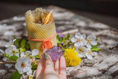 Mum sihri, putperestlik, cadı nesneleri. Kehanet, cadı ve ezoteriklik kavramı.