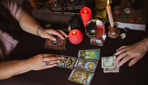 Sensação Magia Deseja Dinheiro Adivinhação Umas Cartas Tarô Velas Objetos — Fotografia de Stock