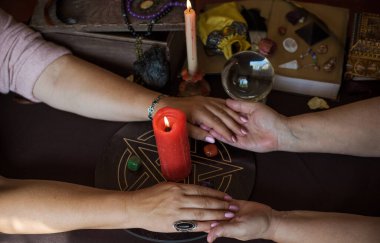 Sihirli resimler, Tarot kartları, mumlar ve yaşam tarzı, öngörü 