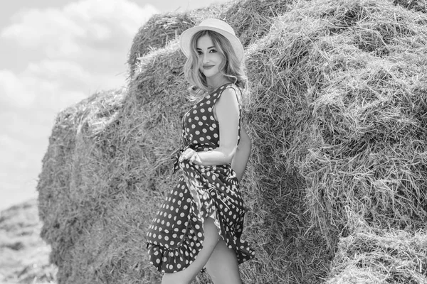 Country Vintage Mix Style Bella Donna Rossa Ritratto Bella Signora — Foto Stock