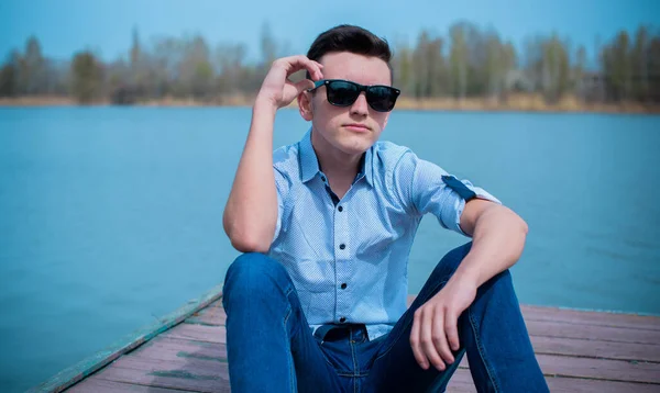 Życie Zwykłego Nastolatka Bogactwo Doświadczenia Młodego Faceta Portret Młodego Mężczyzny — Zdjęcie stockowe