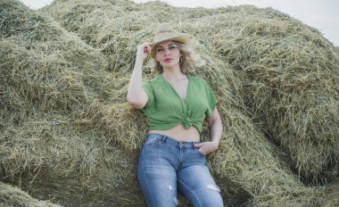 Ayrıca samanlıkta Amerikan tarzı bir model. Moda tarzı ve moda anlayışı