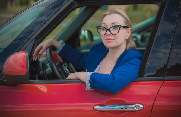 Nowoczesna Kobieta Samochodu Styl Życia Pani Mieście Koncepcja Transportu — Zdjęcie stockowe