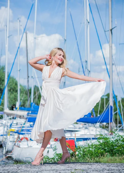 Nice Blonde Lady Yacht Club Woman Flying Silk White Dress — Stock Photo, Image