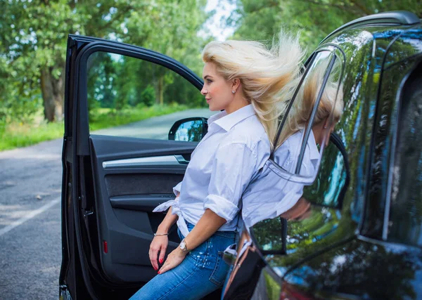 Hermosa Mujer Agradable Sentado Auto Sexy Mujer Disfrutando Viaje Coche — Foto de Stock