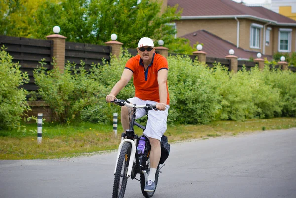 Mature Man Shorts Shirt Cap Rides Bicycle Cottage Town Concept — Stock Photo, Image