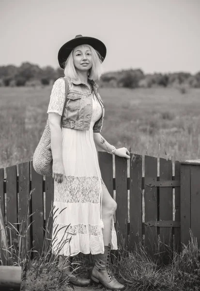 Boho Stil Porträt Einer Modischen Frau Mittleren Alters Auf Dem — Stockfoto