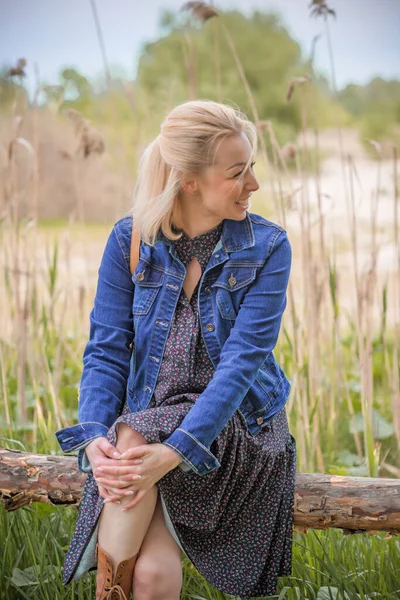 Boho Stil Porträt Einer Modischen Frau Mittleren Alters Auf Dem — Stockfoto