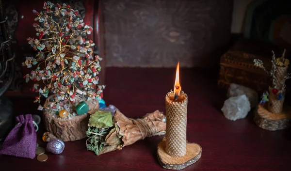 Μαγικό Χαρακτηριστικό Ένα Τραπέζι Μαγεία Έννοια Κερί Φωτιά Ξόρκια Και — Φωτογραφία Αρχείου