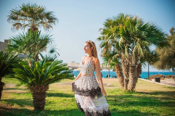 Tiempo Viaje Lindo Más Tamaño Agradable Mujer Vacaciones Elegante Traje —  Fotos de Stock