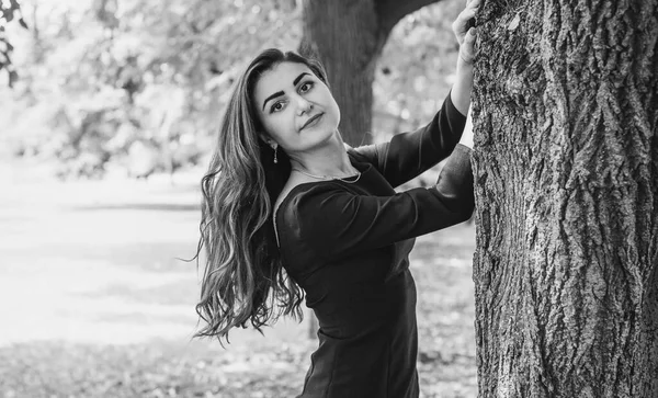 Natureza Férias Verão Férias Conceito Pessoas Jovem Árabe Mulher Parque — Fotografia de Stock