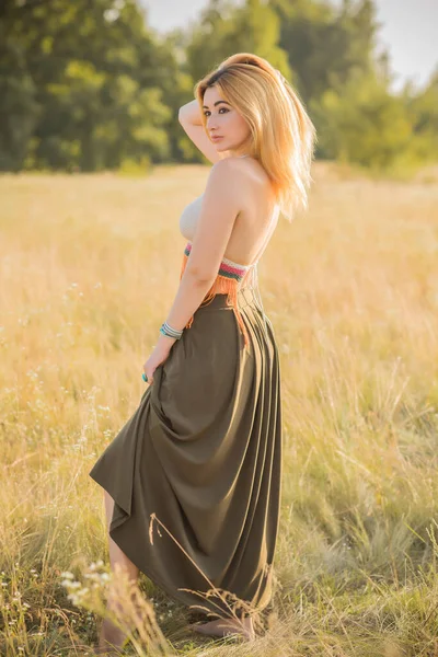 Vintage Boho Style Girl Hippie Style Sunset Fashionable Clothes Details — Stock Photo, Image