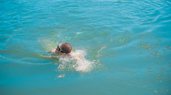 Jahre Teenageralter Schwimmt See Kinderlebensstil Das Leben Genießen — Stockfoto