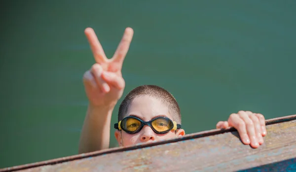 Let Teenage Boy Swimming Lake Children Lifestyle Užijte Život — Stock fotografie