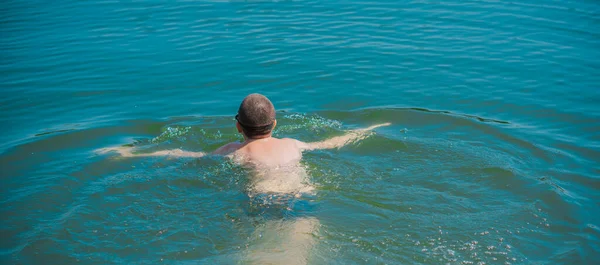 Anos Adolescente Nadando Lago Estilo Vida Das Crianças Aproveite Vida — Fotografia de Stock