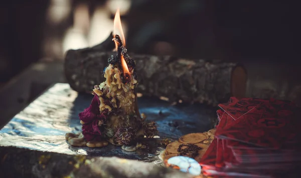 Queimaduras Vela Altar Magia Entre Velas Energia Negativa Limpa Conceito — Fotografia de Stock