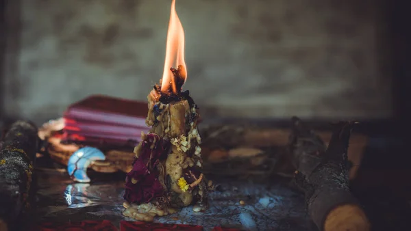 Kaarsen Branden Het Altaar Magie Tussen Kaarsen Schone Negatieve Energie — Stockfoto