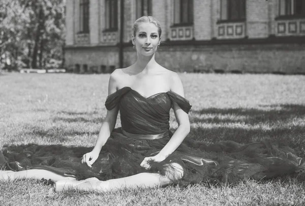 Joven Bailarina Look Vintage Chica Bailarina Ballet Imagen Una Mujer —  Fotos de Stock