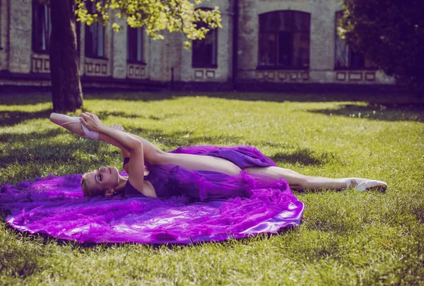 Joven Bailarina Look Vintage Chica Bailarina Ballet Imagen Una Mujer —  Fotos de Stock