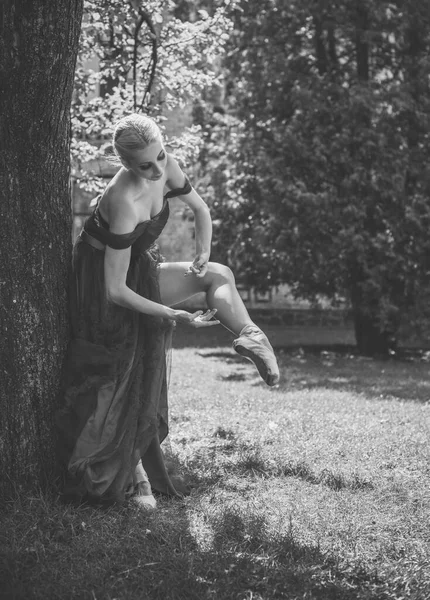 Joven Bailarina Look Vintage Chica Bailarina Ballet Imagen Una Mujer — Foto de Stock