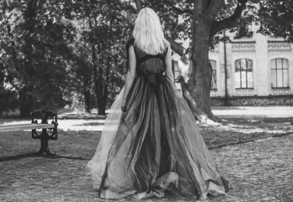 할로윈 레이스가 드레스를 아름다운 할로윈 축하에 아이디어 그리고 간단하고 사항들 — 스톡 사진