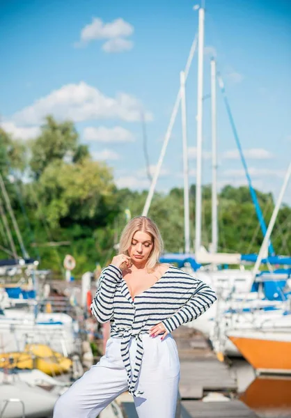 Pretty Blonde Woman Size American European Appearance Yachts Enjoying Life — Stock Photo, Image