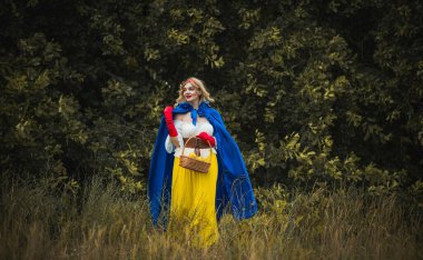 Tahtadaki büyülü Cadılar Bayramı sahnesi, parti kostümü konsepti. Çok güzel fikirler.