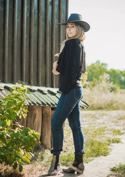 Menina Estilo Country Americano Jaqueta Boho Preto Com Uma Franja — Fotografia de Stock