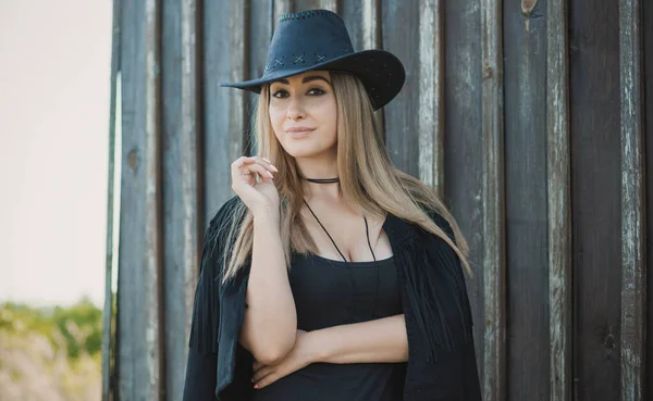 Girl American Country Style Black Boho Jacket Fringe Cowboy Hat — Stock Photo, Image