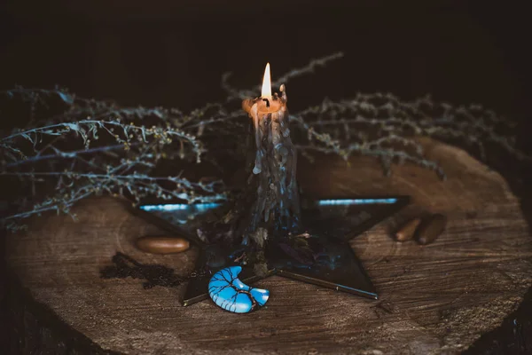 Queimaduras Vela Altar Magia Entre Velas Energia Limpa Conceito Mágico — Fotografia de Stock