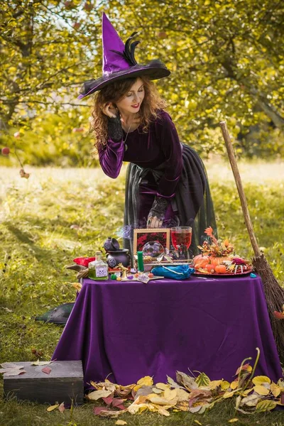 Halloween Párty Maškarní Nápady Oblečení Pro Lidi Čarodějnice Školy Čarodějů — Stock fotografie