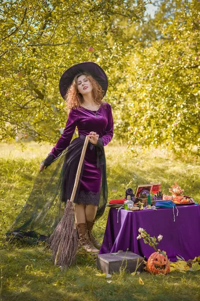 Halloween Párty Maškarní Nápady Oblečení Pro Lidi Čarodějnice Školy Čarodějů — Stock fotografie