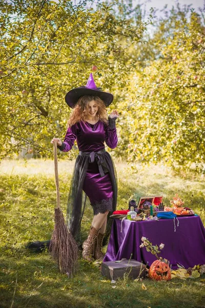 Halloween Párty Maškarní Nápady Oblečení Pro Lidi Čarodějnice Školy Čarodějů — Stock fotografie
