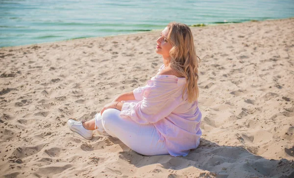 Size European Blonde Woman Beach Vacation Enjoy Life Walks Life — Stock Photo, Image