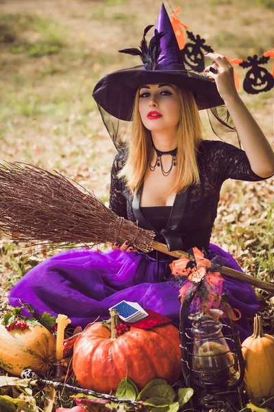 Halloween Sorcière Vacances Dame Dans Une Atmosphère Mystique Avec Une — Photo