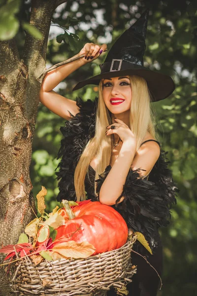 Halloweenkor Plusz Egy Kis Boszi Ünneplés Jelmezek Ötletek Bulira Hölgy — Stock Fotó
