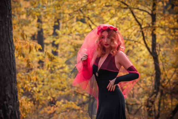 Magische Zeit Herbstbraut Mit Rotem Schleier Kostüme Und Ideen Für — Stockfoto