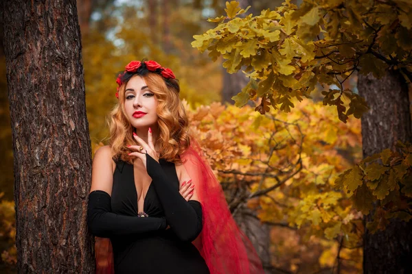 Magische Tijd Herfstbruid Met Rode Sluier Kostuum Ideeën Voor Feest — Stockfoto
