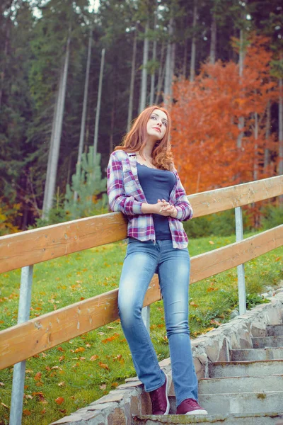 Concepto Mujer Joven Humor Armonía Señora Ropa Vacaciones Con Estilo —  Fotos de Stock