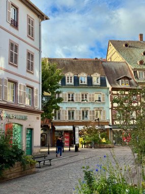 Fransa, Colmar 'da sonbahar ışığı. Ebedi Avrupa Büyüsü. İllüstrasyon Editörü 11 Ekim 2025