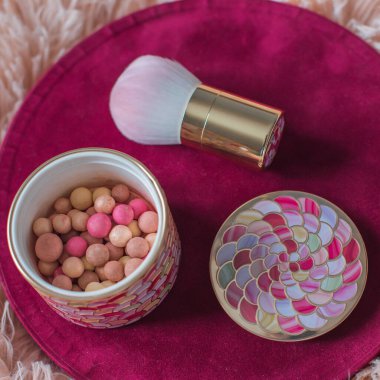 Lüks Meteorlar Toz Topları, Makyaj rutinleri ve kaliteli güzellik ürünleri