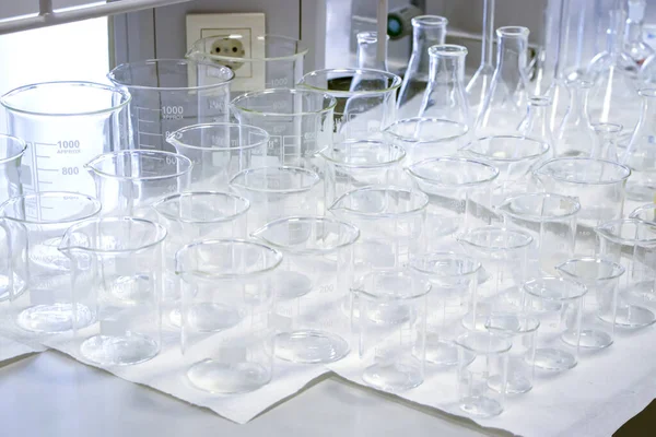 Різні Лабораторні Скляні Прилади Хімічній Лабораторії Вихор Ервеєр Реакційна Колба — стокове фото