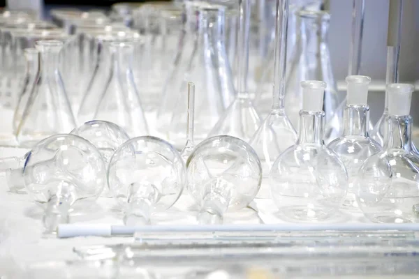 Different Laboratory Glassware Equipmets Chemistry Lab Beaker Erlenmeyer Reaction Flask — Stock Photo, Image