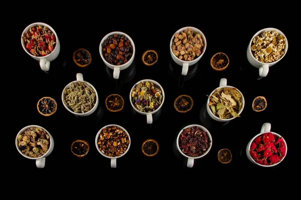 Varios Tipos Ingredientes Hierbas Tazas Sobre Fondo Blanco Medicina Hierbas — Foto de Stock