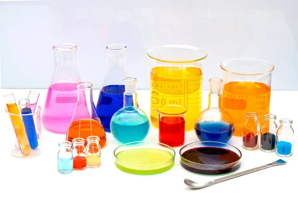 Vidraria Laboratório Com Vários Líquidos Coloridos Laboratório Química Vidros Laboratório — Fotografia de Stock