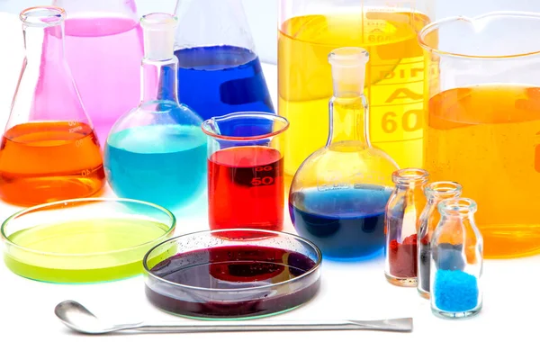 Artículos Vidrio Laboratorio Con Varios Líquidos Colores Laboratorio Química Vidrio — Foto de Stock