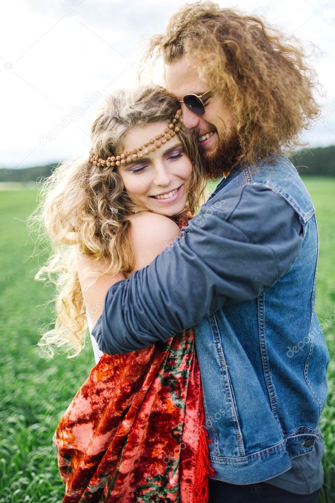 Pareja hippie fotos de stock, imágenes de Pareja hippie sin royalties | Depositphotos Pareja hippie fotos de stock, imágenes de Pareja hippie sin royalties | Depositphotos