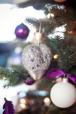 bir ağaç Noel oyuncaklar