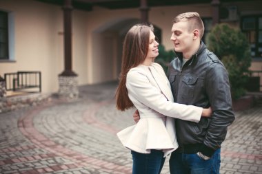 bir şehir sokak neşeli genç Çift