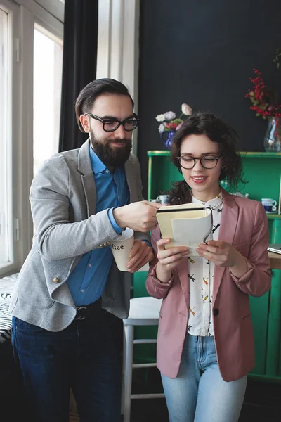 Modern businessman in glasses discussing work with colleague ove — Stock Photo, Image